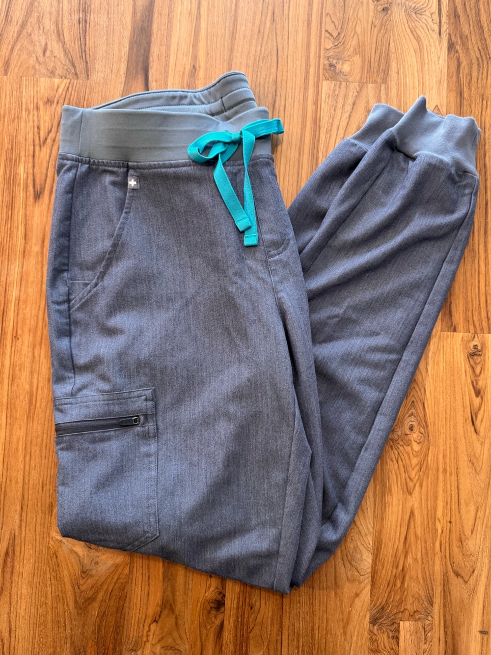 FIGS Technical Zamora Grey Jogger Scrub Pants Women’s Small Tall